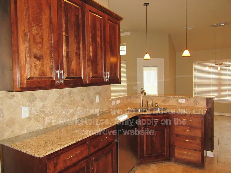 1012 W Fargo Ln — Photo 6