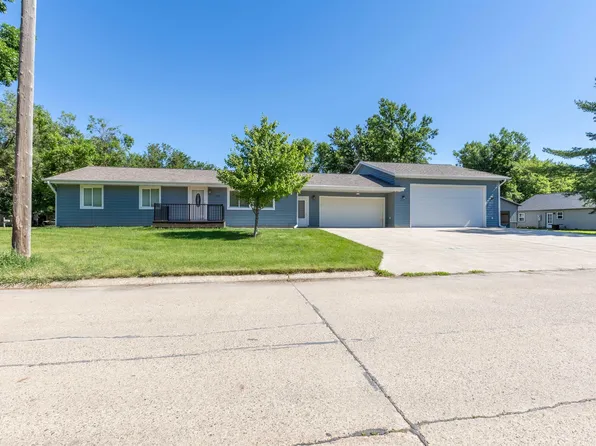 1310 Jasper St, Onawa, IA 51040