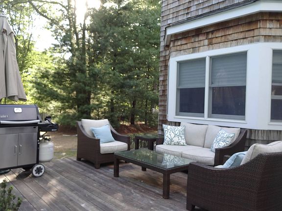 2nd image of 6 Settlers Landing Ln