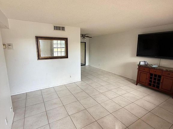 3rd image of 4239 Oak Terrace Drive