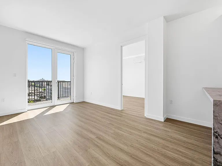 100 Sullivan Pl #612 — Photo 3