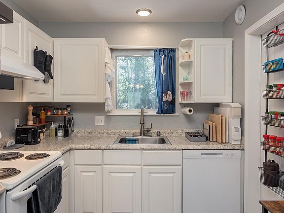 2nd image of 2612 Arabian Ct