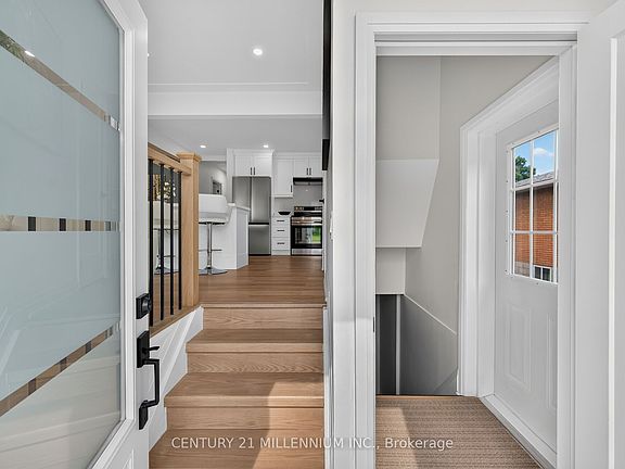 5th image of 40 Purdy Cres