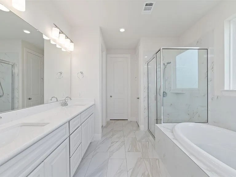 1911 Hickory Grove Ln — Photo 24