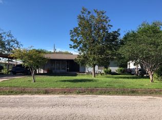 806 E 11th St, Del Rio, TX 78840