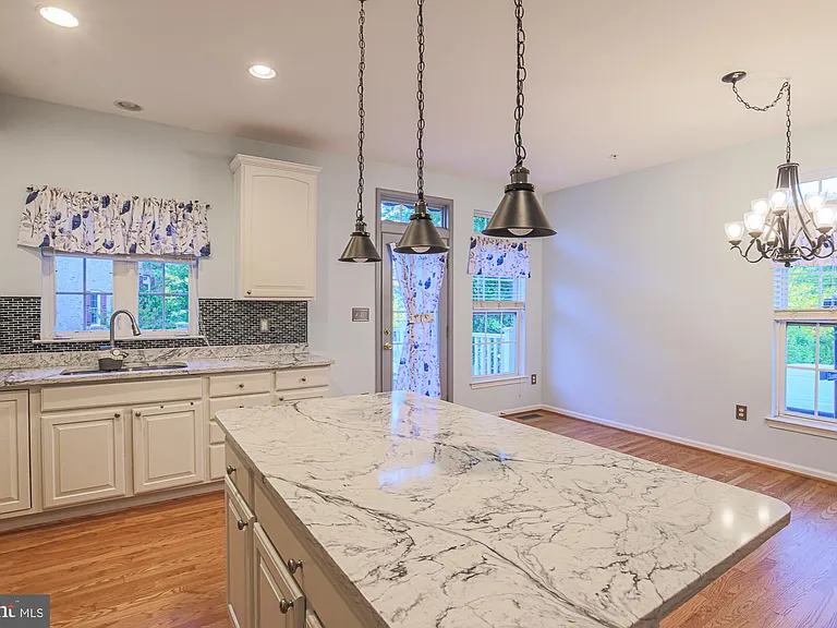 9300 Summit View Way — Photo 12