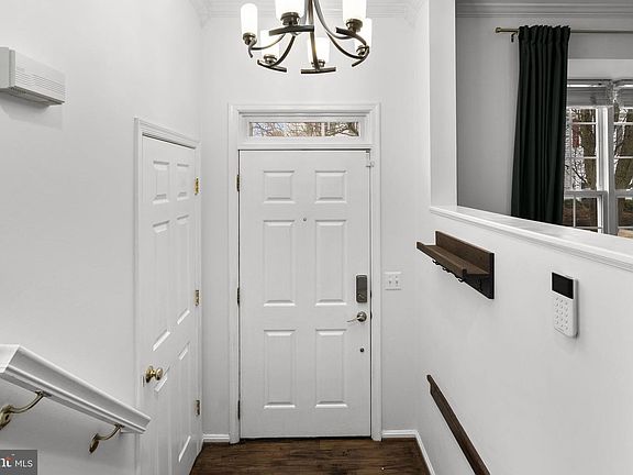 2nd image of 758 Howards Loop