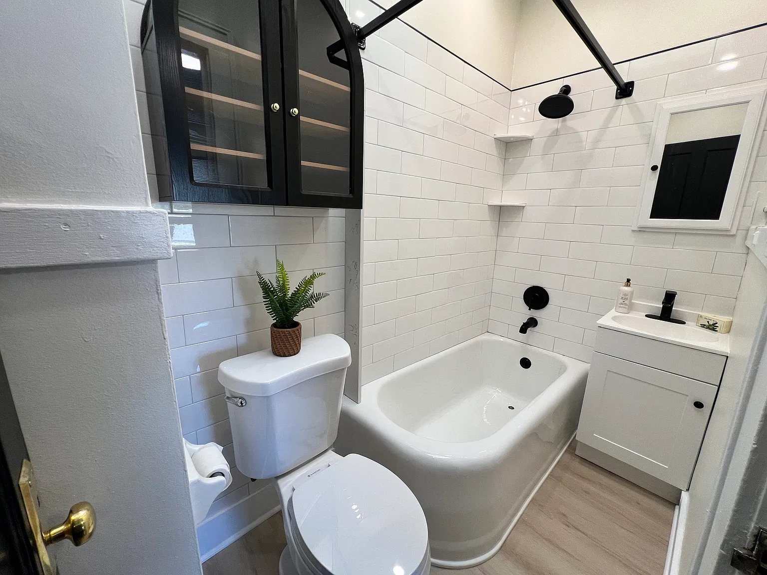 Studio, 350 sqft, $995 — Photo 4