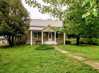 10213 Mabry St, West Frankfort, IL 62896