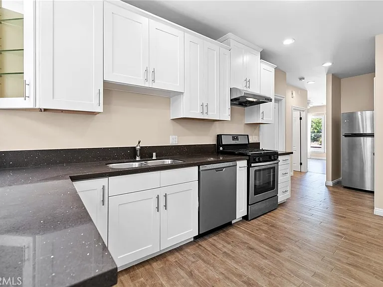 221 N Raymond Ave #8 — Photo 11
