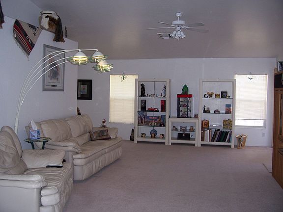 Open floor plan, vaulted ceilings