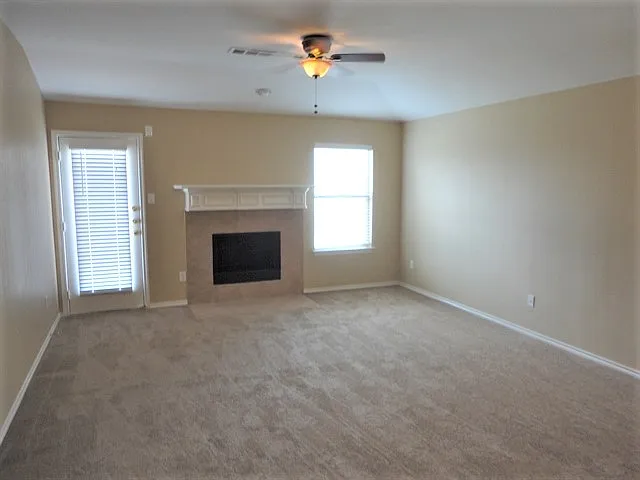 3 bed, 2.0 bath, 1755 sqft, $2,305 — Photo 4