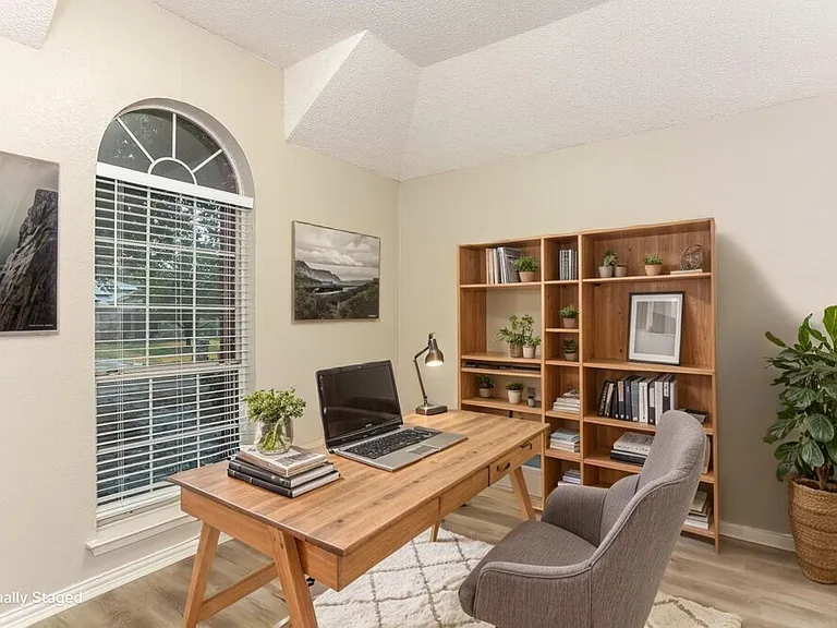 6507 Stetter Dr — Photo 15