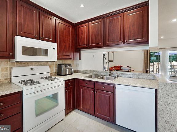 4th image of 7104 Tolliver St
