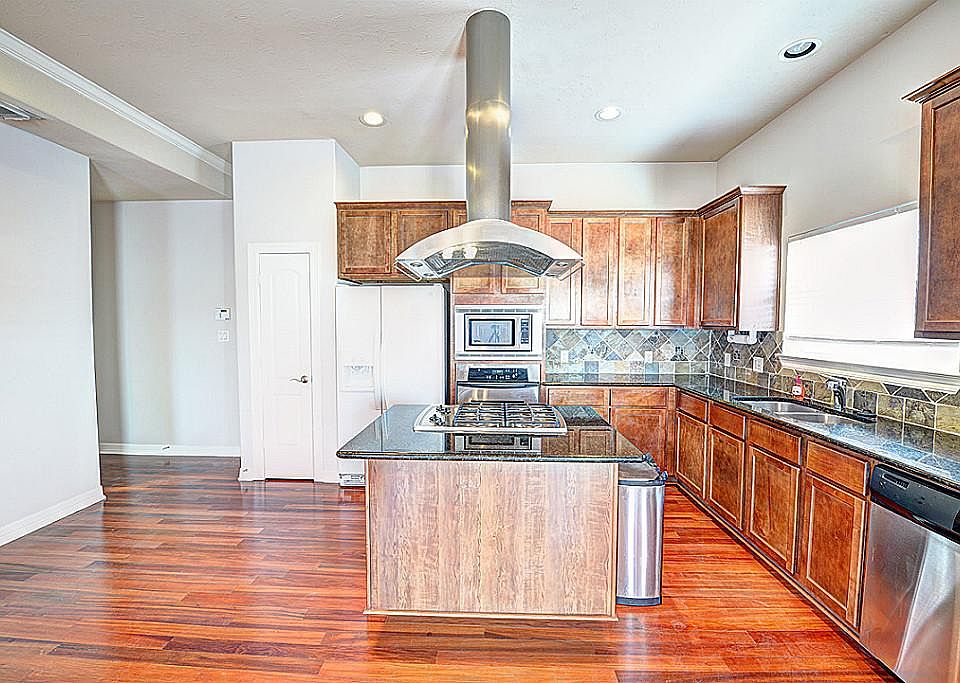 1st image of 918 McKinney Park Ln