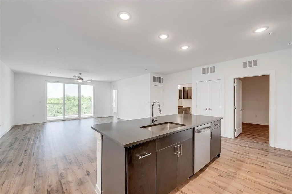 Building Photo - 4801 Springdale Rd #1307