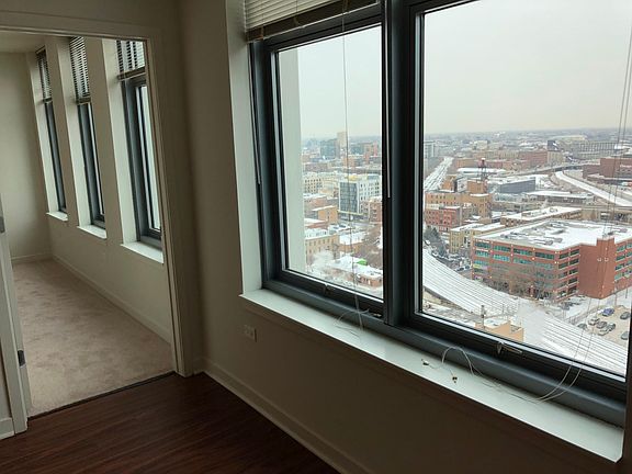 3rd image of 560 W Kinzie St #W1213