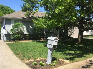 3909 NW Hidden Pointe Dr, Blue Springs, MO 64015