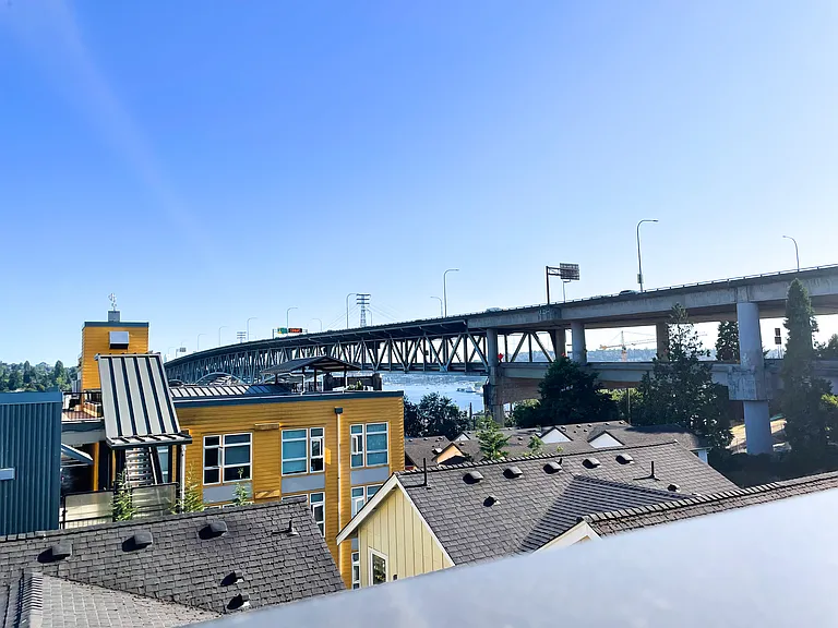 Iris Apartments — Photo 15