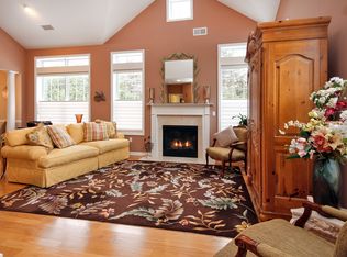 201 Symphony Dr, Lake Grove, NY 11755