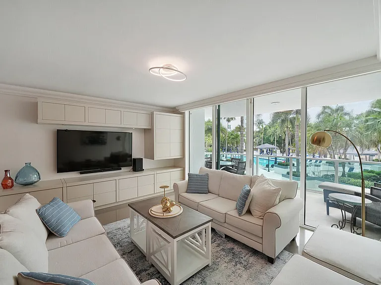 550 SE Mizner Blvd #B209 — Photo 31
