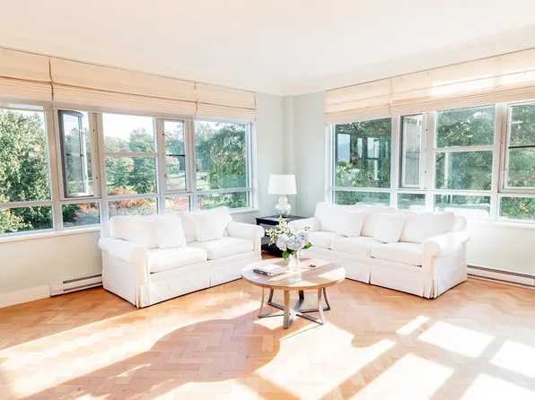 4685 Valley Dr #501, Vancouver, BC V6J 5M2