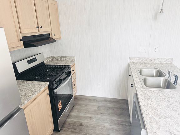 4th image of 11 Dallas Dr #11