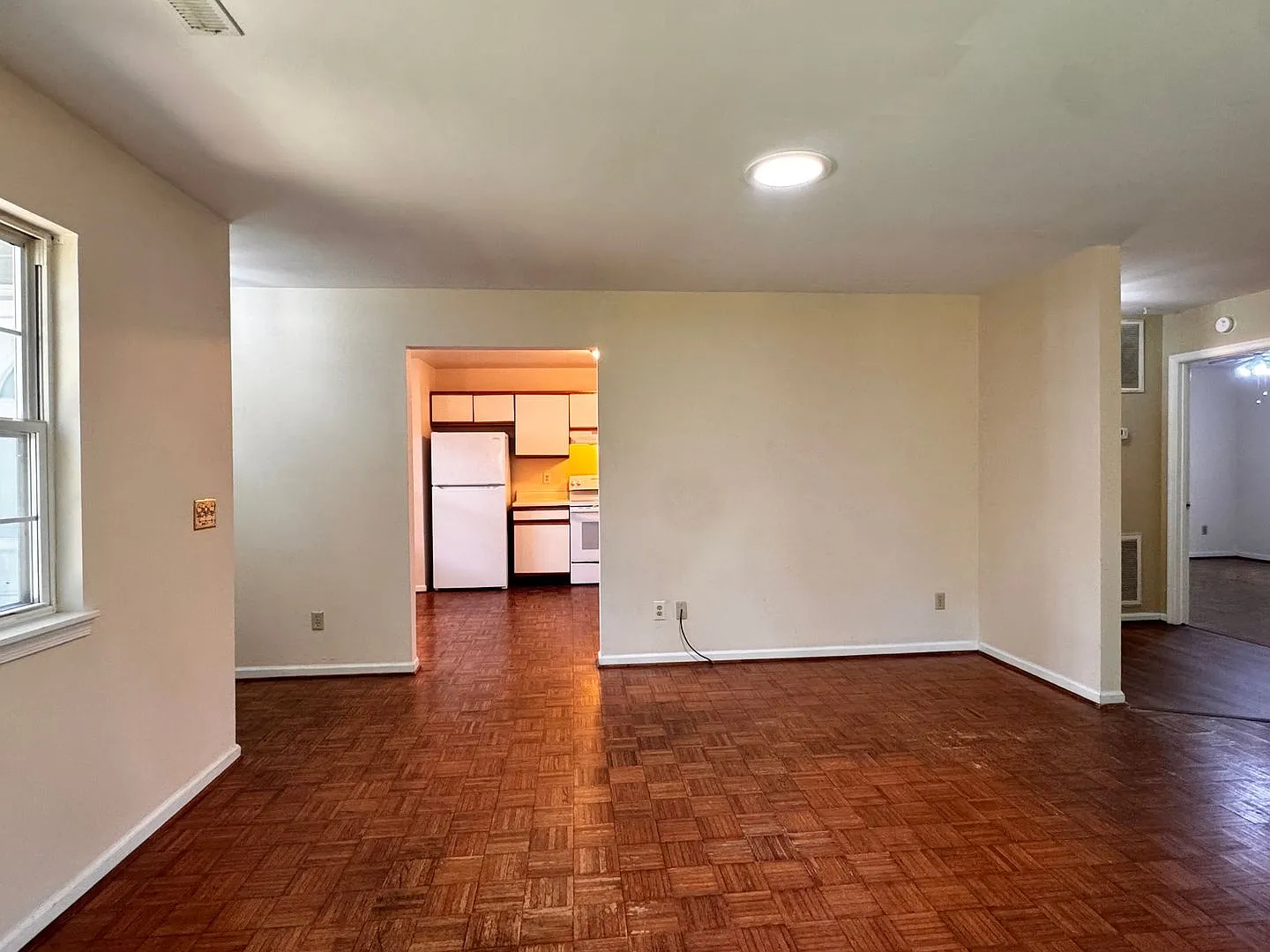 Branchlands Subdivision- Enjoy One level living , centrally located & minutes to shopping, UVA & ... — Photo 4