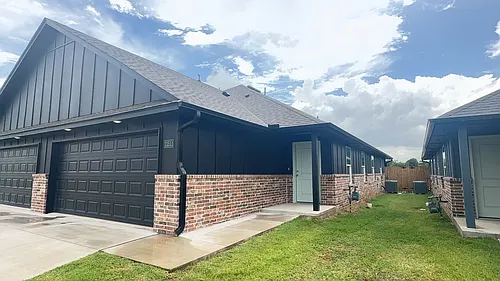 11511 University Dr Photo 1