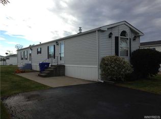 1242 Maplewood Dr, Lockport, NY 14094