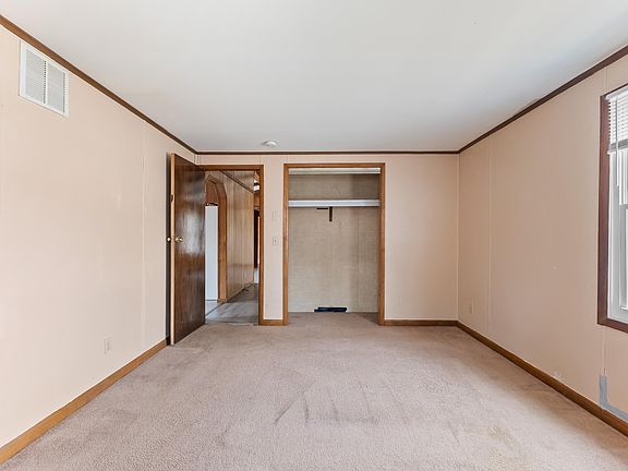 4th image of 102 Freeman Ave