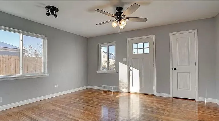 3320 Dexter St — Photo 11