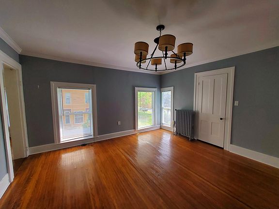4th image of 320 W Clinton St #3