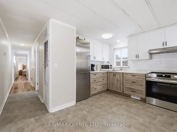7 Finch Ln, Quinte West, ON K8N 4Z3