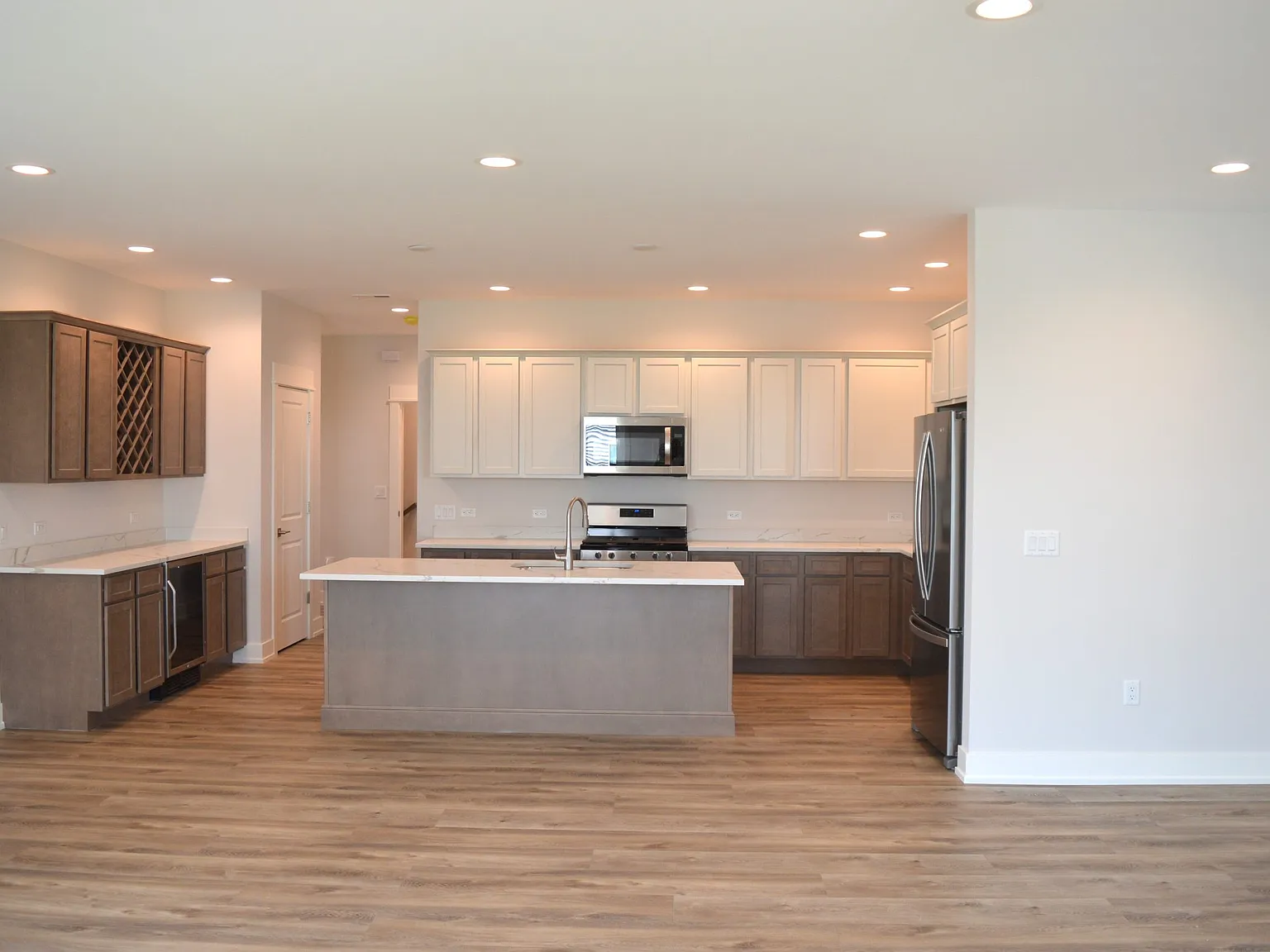 3 bed, 1854 sqft, $2,295 — Photo 4