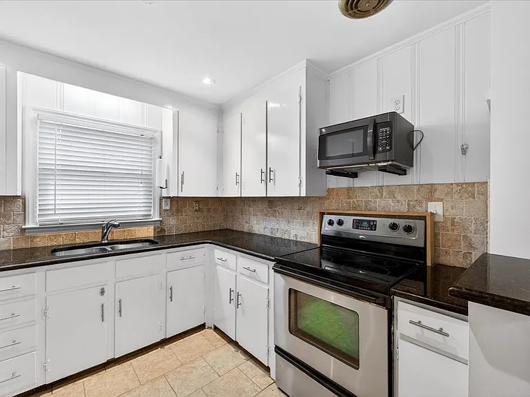 5413 Gwynne Ave — Photo 3