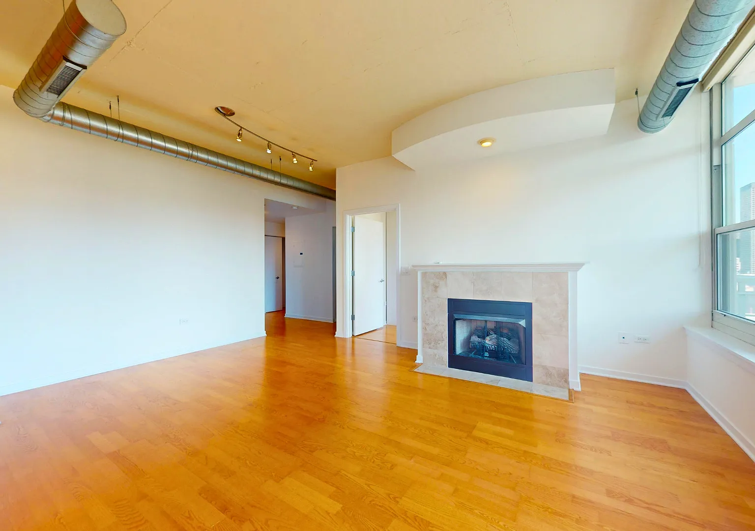 2 bed, 1.5 bath, 800 sqft, $3,500 — Photo 4