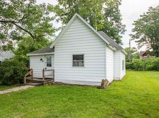 16 Church St, Henning, IL 61848