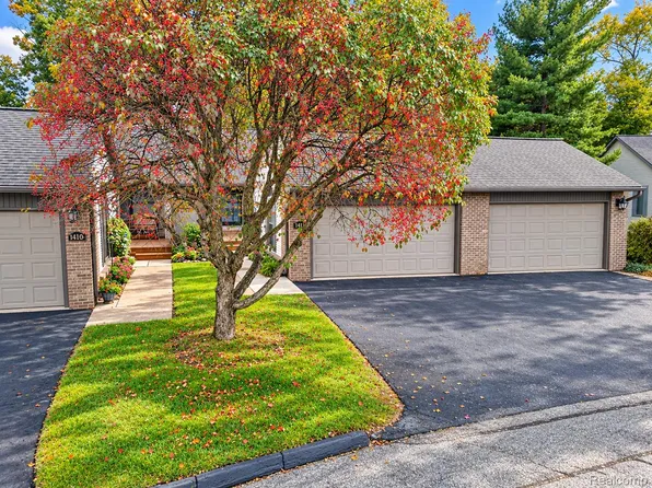 14114 Meadow Hill Ln, Plymouth, MI 48170