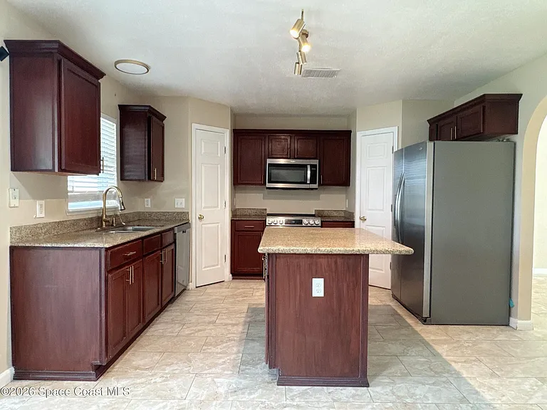 1718 Sawgrass Dr SW — Photo 4