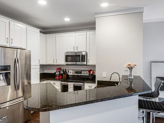 5th image of 821 Ralph McGill Blvd NE APT 2405
