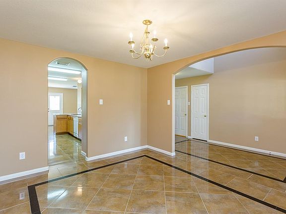 5th image of 1903 Plum Creek Ln