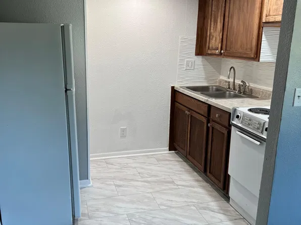 301 S Western Ave APT B, Abingdon, IL 61410