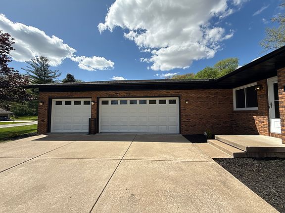 3rd image of 4065 Pinebrook Ln