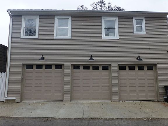Carriage House / Garage