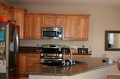 5th image of 722 Waltham Hills St