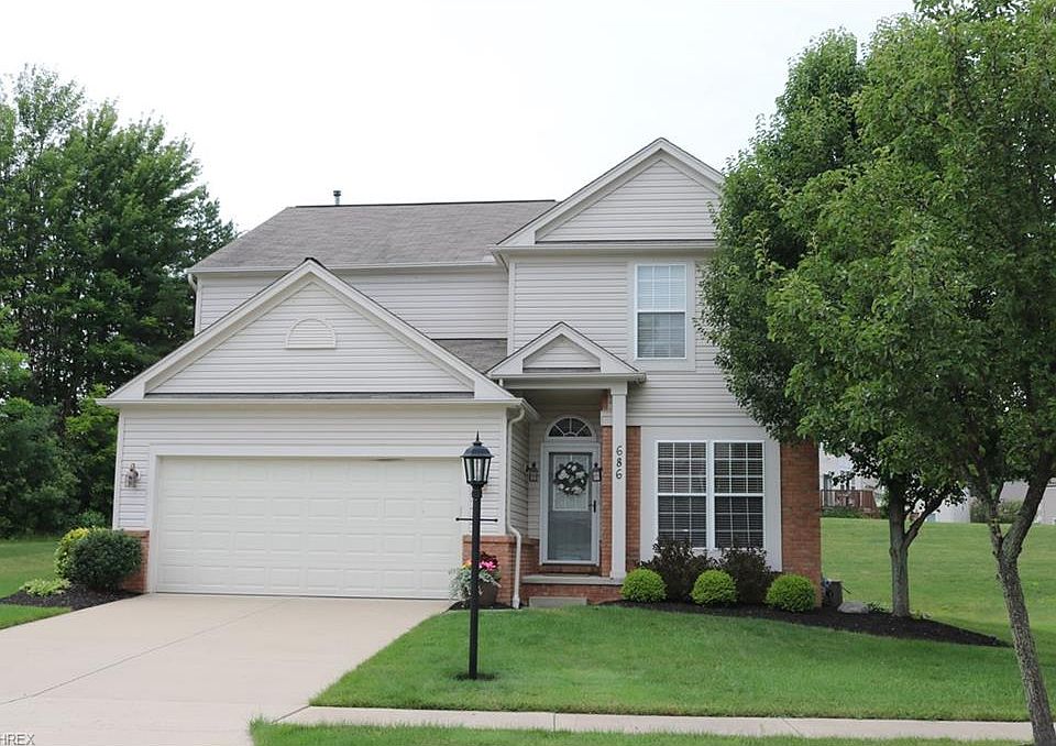 1st image of 686 Oxford Dr
