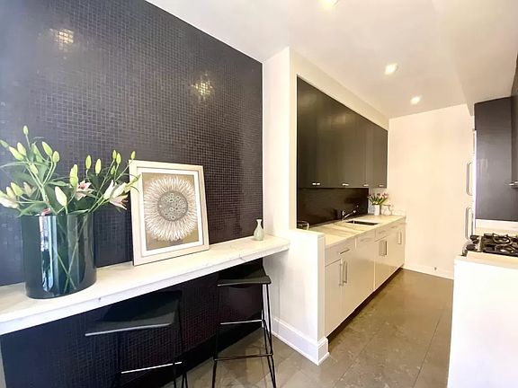 5th image of 465 W 23rd St APT 16A