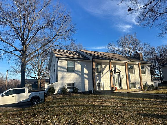 2nd image of 902 S Whippoorwill Dr