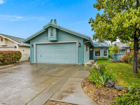 2217 Corral Dr, Auburn, CA 95603